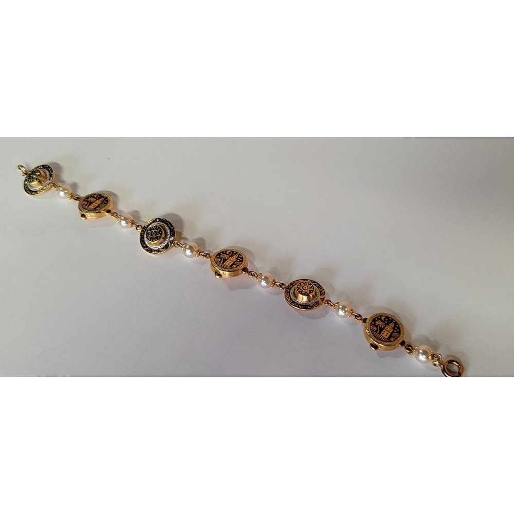 Hat bracelet gold tone.